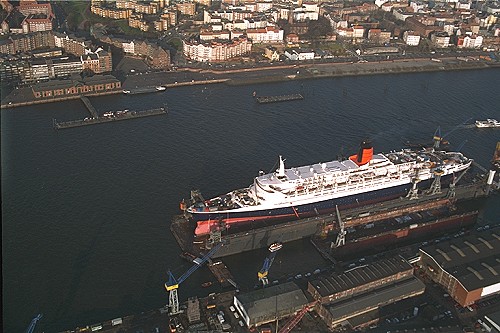 Quenn Elizabeth II im Hamburger Hafen in der Werft Blohm+Voss copyright Thomas Natz